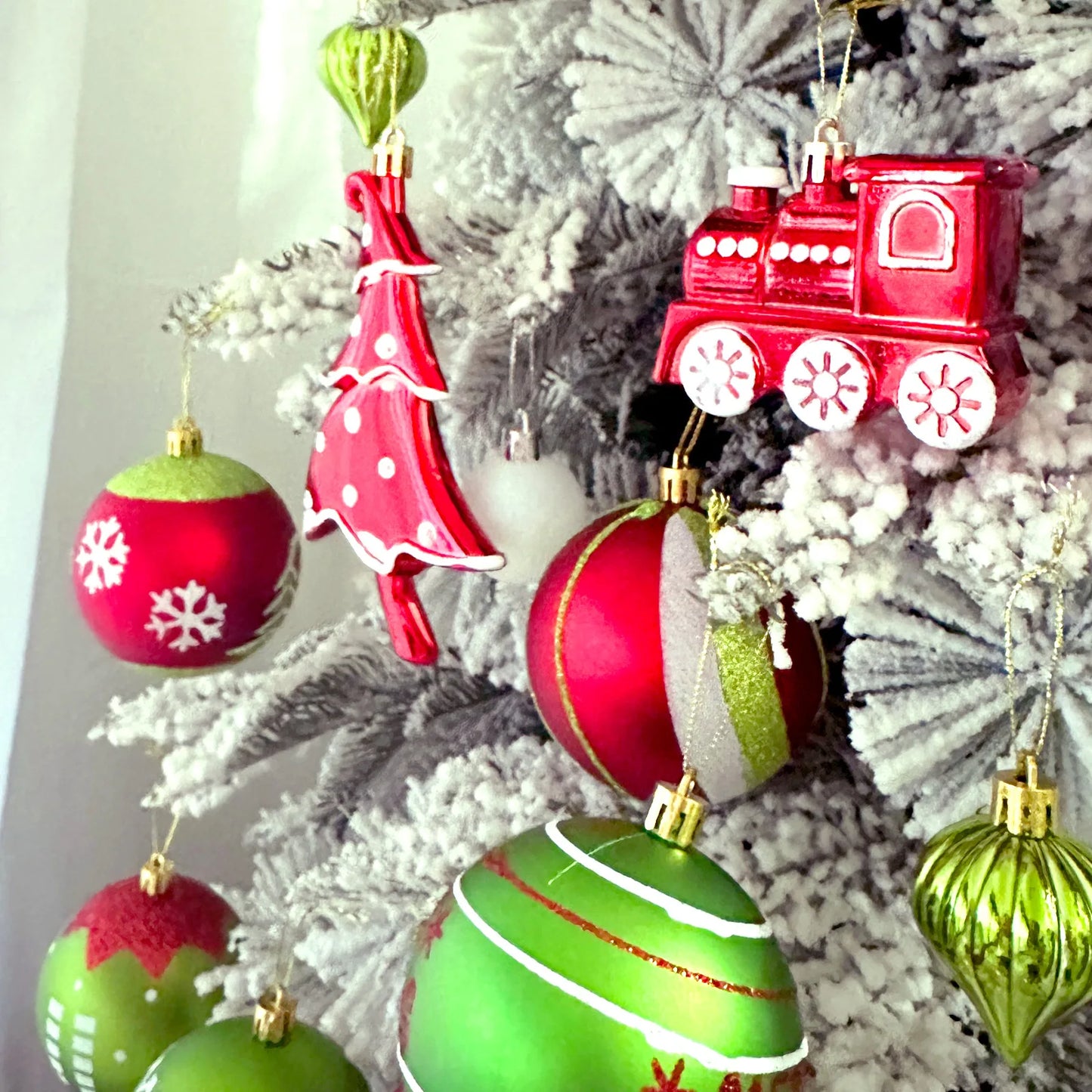 34/12/9pcs Grinch Christmas Ball Decorations Green Monster Xmas Tree Ornaments Green Painted Xmas Ball Set Christmas Home Decor